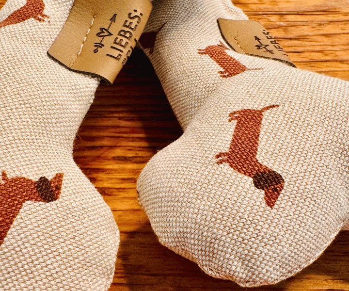 Hundespielzeug | Dackelstolz | Knochen | LIMITED EDITION | Liebesfell